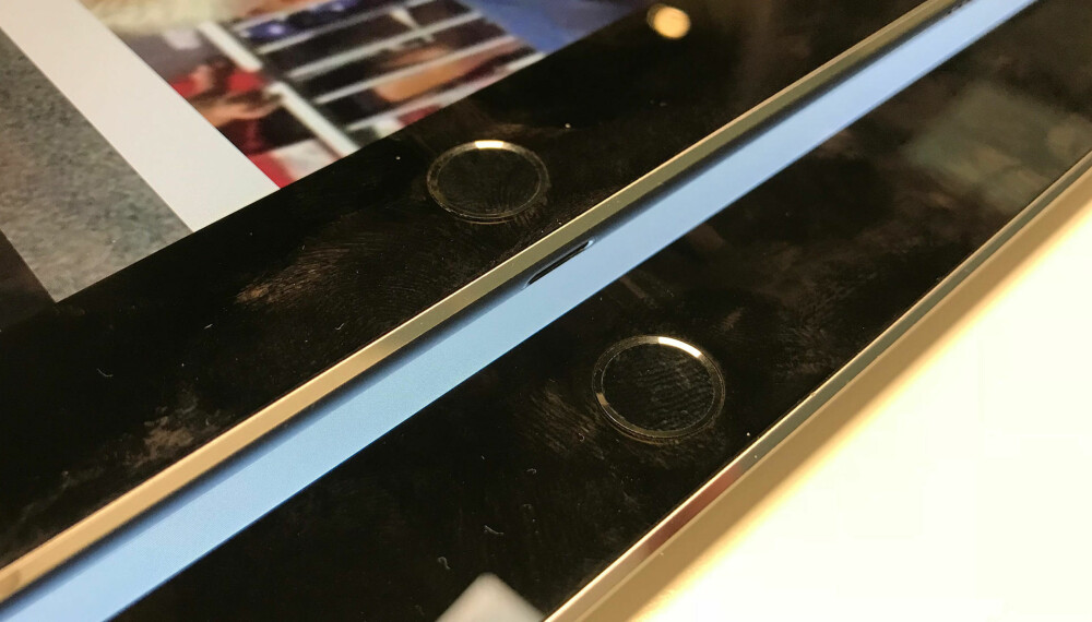 Av årsaker vi ikke helt forstår, har Apple valgt å ikke oppgradere fingeravtrykkleseren til den samme typen som brukes på nye iPhone. Det viser at dette ikke er et splitter nytt nettbrett, men en lett oppgradering. Av årsaker vi ikke helt forstår, har Apple valgt å ikke oppgradere fingeravtrykkleseren til den samme typen som brukes på nye iPhone. Det viser at dette ikke er et splitter nytt nettbrett, men en lett oppgradering.