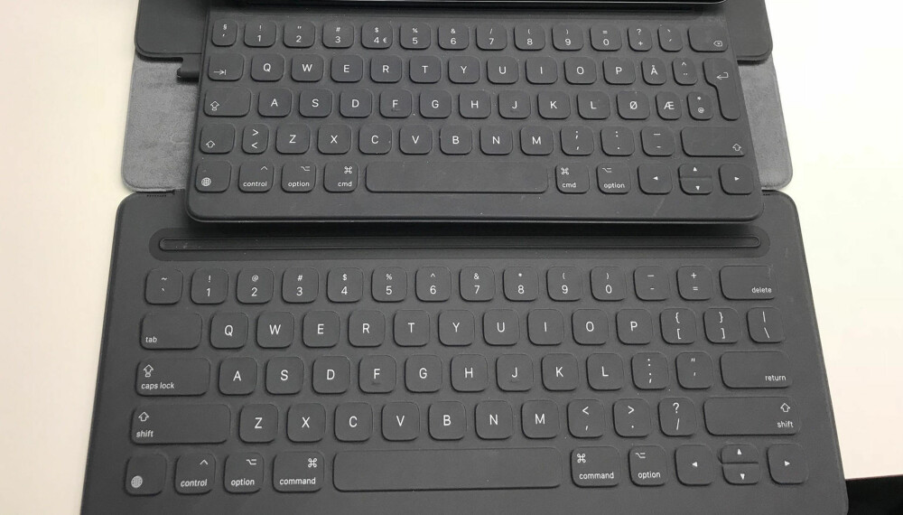 Tastaturet til 10,5 og 12,9-tommersutgaven. Tastaturet til 10,5 og 12,9-tommersutgaven.