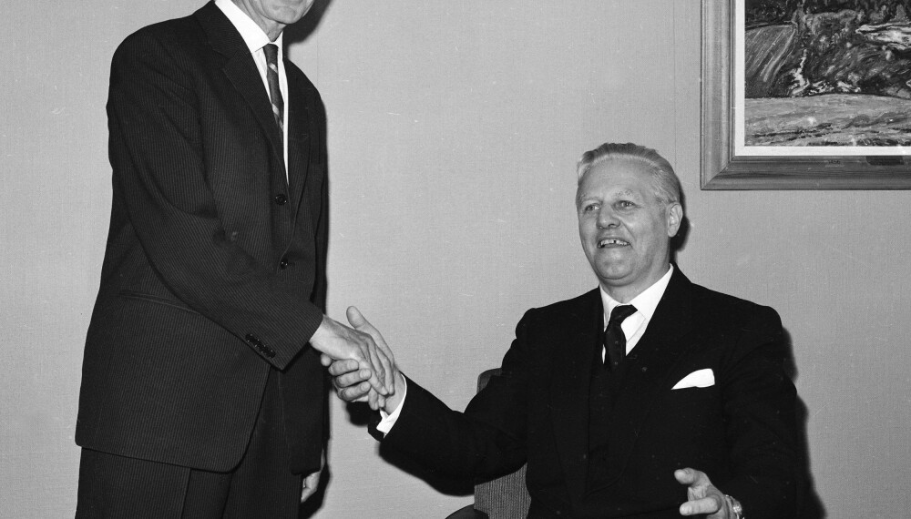 John Lyng (t.h.) tok over som statsminister etter Einar Gerhardsen. Det ble et kort rollebytte. John Lyng (t.h.) tok over som statsminister etter Einar Gerhardsen. Det ble et kort rollebytte.