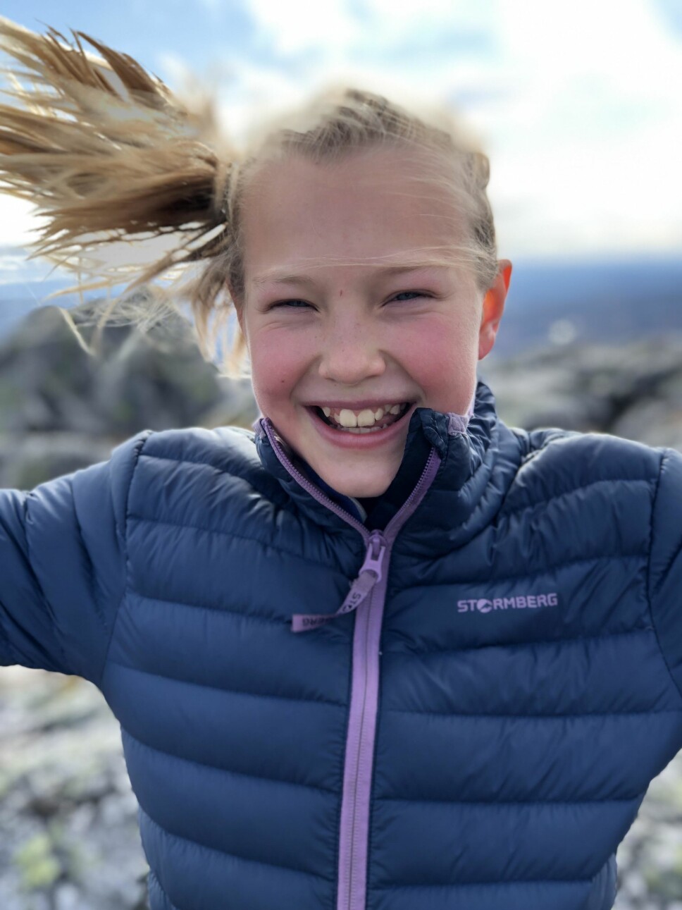 FUNKER IKKE HELT: Portrettfunksjonen muliggjort med iPhone 7 Plus og iPhone 8 Plus kan løfte bildene dine betraktelig. Men selv om prosessoren A11 Bionic er kraftig, kan den bli satt ut av hår som blåser i vinden. FUNKER IKKE HELT: Portrettfunksjonen muliggjort med iPhone 7 Plus og iPhone 8 Plus kan løfte bildene dine betraktelig. Men selv om prosessoren A11 Bionic er kraftig, kan den bli satt ut av hår som blåser i vinden.