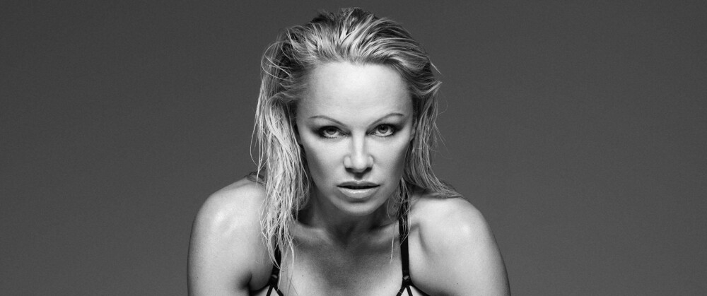 STILLER SPLITTER NAKEN: Pamela Anderson har gjort en rekke profilerte modelloppdrag de siste månedene, men den siste for magasinet King Kong er i en egen kategori. Her for Coco de Mer i 2017. STILLER SPLITTER NAKEN: Pamela Anderson har gjort en rekke profilerte modelloppdrag de siste månedene, men den siste for magasinet King Kong er i en egen kategori. Her for Coco de Mer i 2017.