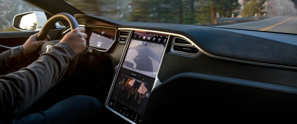 En ny oppdatering til Tesla Model S og Model X kan roe ned akselerasjonen i elbilene og gjøre det lettere å komme inn ut av bilen. En ny oppdatering til Tesla Model S og Model X kan roe ned akselerasjonen i elbilene og gjøre det lettere å komme inn ut av bilen.