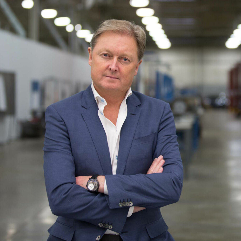 HENRIK FISKER hevder selskapet hans har gjort et gjennombrudd og vil ha elbiler med faststoffbatterier på veien lenge før skeptikerne tror. HENRIK FISKER hevder selskapet hans har gjort et gjennombrudd og vil ha elbiler med faststoffbatterier på veien lenge før skeptikerne tror.