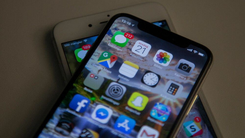 VESENTLIGE ENDRINGER: iPhone X er den første modellen fra Apple på mange år som har vesentlige designendringer - og den første med OLED-skjerm. VESENTLIGE ENDRINGER: iPhone X er den første modellen fra Apple på mange år som har vesentlige designendringer - og den første med OLED-skjerm.
