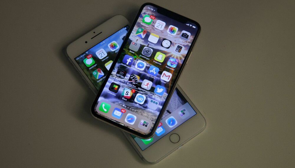 Telefonen har en ganske markert svart kant rundt skjermen, selv om den går mye lenger ut enn tidligere. Telefonen har en ganske markert svart kant rundt skjermen, selv om den går mye lenger ut enn tidligere.