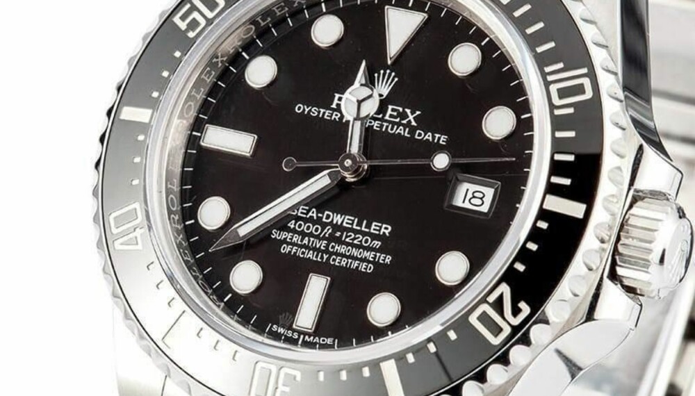 Rolex «Sea-Dweller 4000 ref. 116600» ble produsert i kun tre år, og gikk ut av produksjon i 2016. Det mener ekspertene gjør klokken til objekt samlere vil være interessert i. Klokken går i dag for drøyt 90.000 kroner. Rolex «Sea-Dweller 4000 ref. 116600» ble produsert i kun tre år, og gikk ut av produksjon i 2016. Det mener ekspertene gjør klokken til objekt samlere vil være interessert i. Klokken går i dag for drøyt 90.000 kroner.