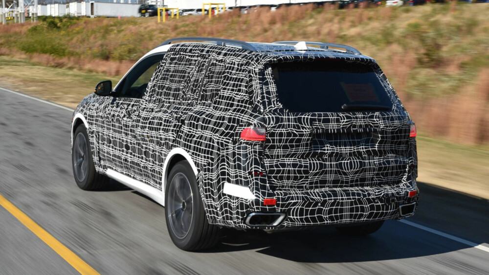 Godt kamuflert, men nå er det ikke lenge til BMW skal gjøre seg klare til å lansere X7. Godt kamuflert, men nå er det ikke lenge til BMW skal gjøre seg klare til å lansere X7.