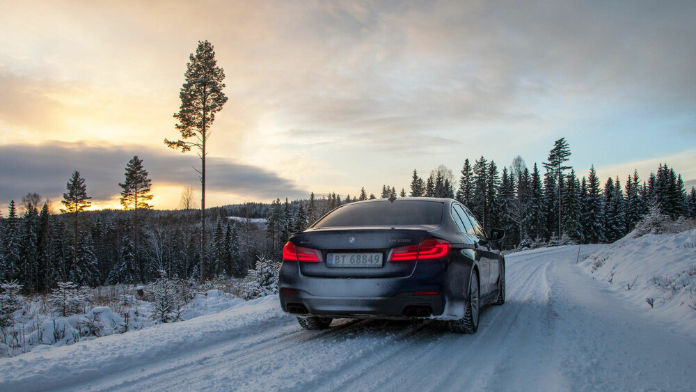 Det blir ikke mye feste på slikt føre, men det blir veldig moro når bilen er balansert. Det blir ikke mye feste på slikt føre, men det blir veldig moro når bilen er balansert.