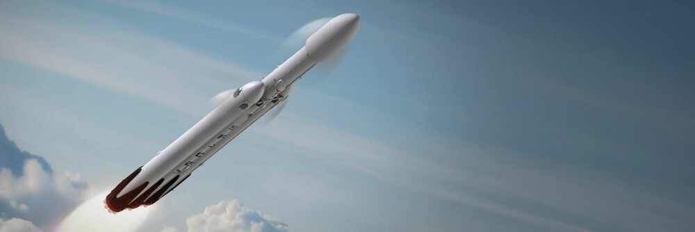 FALCON HEAVY: SpaceXs neste milepæl. Raketten er den kraftigste amerikanske raketten som er bygget siden måneraketten Saturn V, og vil bli i stand til å frakte verdens største nyttelaster og planlegges benyttet for reiser til Månen og Mars. FALCON HEAVY: SpaceXs neste milepæl. Raketten er den kraftigste amerikanske raketten som er bygget siden måneraketten Saturn V, og vil bli i stand til å frakte verdens største nyttelaster og planlegges benyttet for reiser til Månen og Mars.