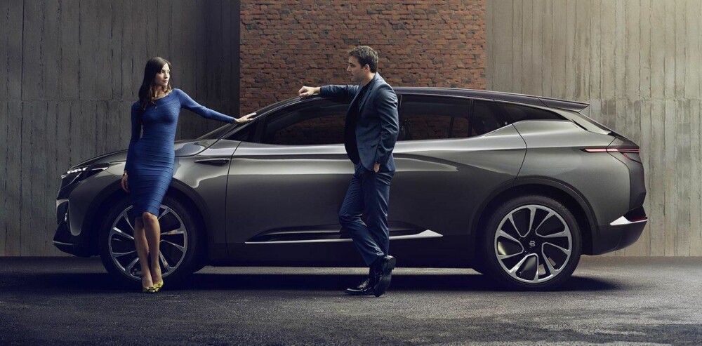 LEKKER: Byton har gjort jobben med designet, men etter det vi forstår er bilen vesentlig mindre enn dette konseptbildet gir inntrykket av. LEKKER: Byton har gjort jobben med designet, men etter det vi forstår er bilen vesentlig mindre enn dette konseptbildet gir inntrykket av.
