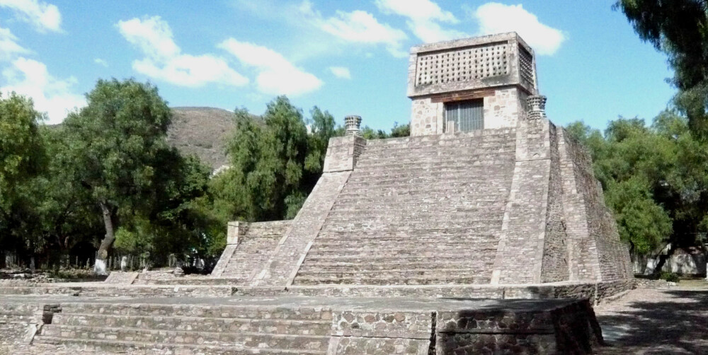 TEMPEL: Aztekerpyramiden i Santa Cecilia Acatitlan i Mexico. TEMPEL: Aztekerpyramiden i Santa Cecilia Acatitlan i Mexico.