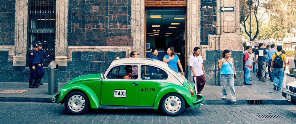 FARLIGE: Libre-taxi - «gate-taxier» - i Mexico City har både taksameter og skilt på taket, men er forbundet med stor risiko og såkalte «ekspresskidnappinger». FARLIGE: Libre-taxi - «gate-taxier» - i Mexico City har både taksameter og skilt på taket, men er forbundet med stor risiko og såkalte «ekspresskidnappinger».