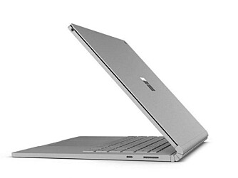 LUFTING: Surface Book 2 er normalt en stillegående PC. Utluftingen av varme skjer både via magnesiumlokket, men også via luftspalter mellom lokk og skjerm. LUFTING: Surface Book 2 er normalt en stillegående PC. Utluftingen av varme skjer både via magnesiumlokket, men også via luftspalter mellom lokk og skjerm.