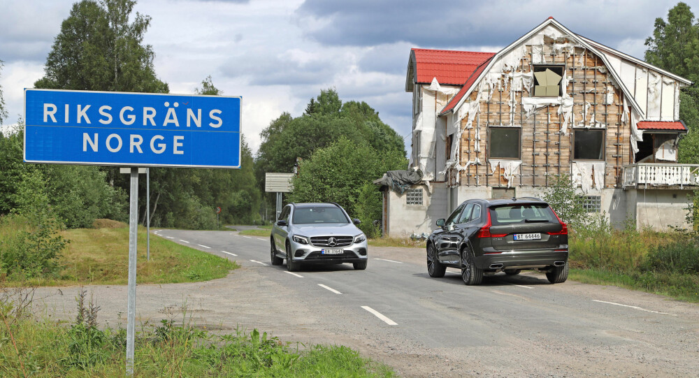 GRENSESKILLE: Velkommen til Norge, Volvo XC60! Her får du møte velstand og ruin, og den silkesmidige Mercedes GLC. GRENSESKILLE: Velkommen til Norge, Volvo XC60! Her får du møte velstand og ruin, og den silkesmidige Mercedes GLC.