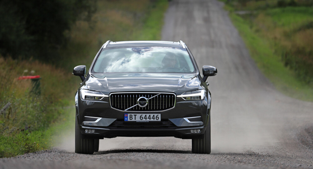 URO: SUV-oppskriften inneholder tradisjonelt en dose terrengbil, men en XC60 med 22-tommershjul trives ikke godt på grusvei. URO: SUV-oppskriften inneholder tradisjonelt en dose terrengbil, men en XC60 med 22-tommershjul trives ikke godt på grusvei.