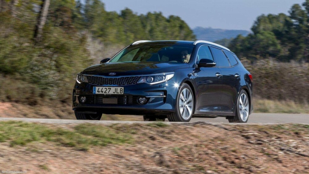Kia har flere modeller som selger godt i det norske markedet. Dette er stasjonsvogna Optima, som også selges som ladbar hybrid. Kia har flere modeller som selger godt i det norske markedet. Dette er stasjonsvogna Optima, som også selges som ladbar hybrid.
