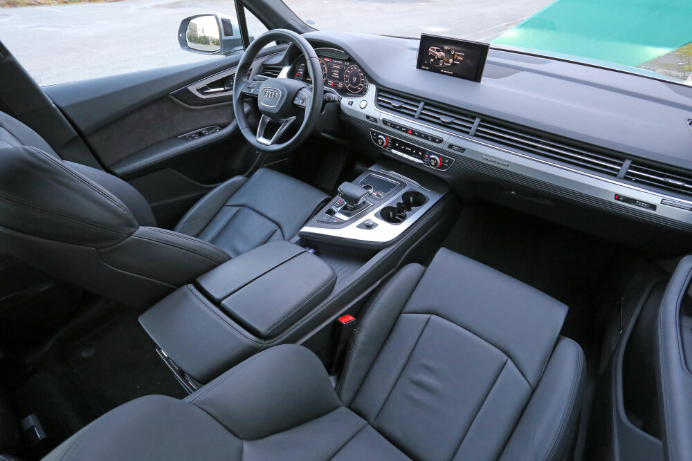 HØVDINGSETE: Det er ikke ulyder i Audi Q7. Det er en av flere ting som får den til å virke som den fremste blant luksus-SUV-er. HØVDINGSETE: Det er ikke ulyder i Audi Q7. Det er en av flere ting som får den til å virke som den fremste blant luksus-SUV-er.
