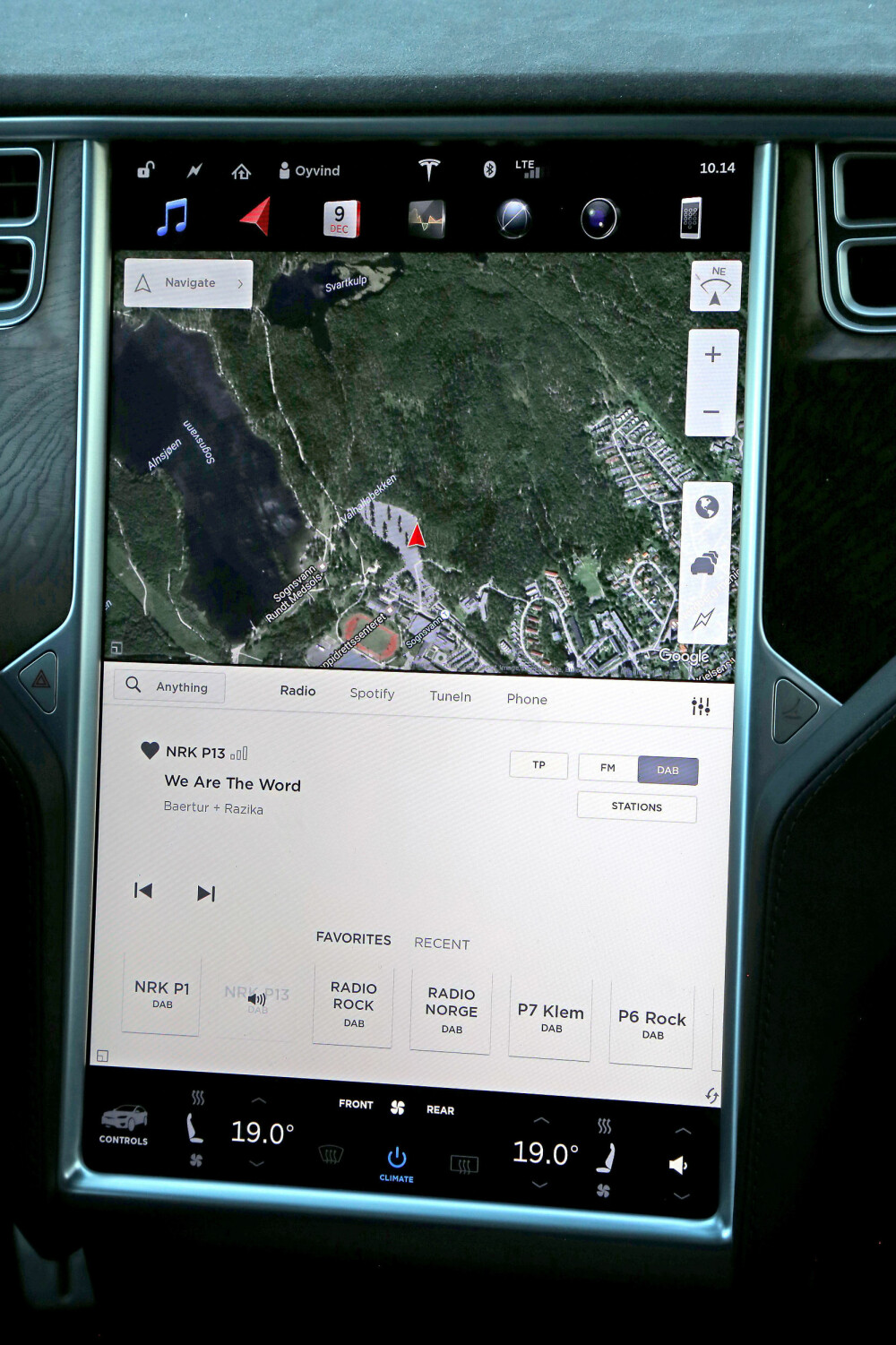 FANCY: Den digre skjermen i Tesla Model X er den rene frelse for gadgetmannen i deg. FANCY: Den digre skjermen i Tesla Model X er den rene frelse for gadgetmannen i deg.