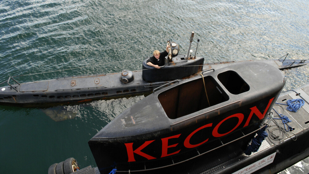 «KRAKA» OG «NAUTILUS»: Den hjemmelagde ubåten «Nautilus» var vesentlig større en Peter Madsens andre ubåt «Kraka». Her ligger de to ved siden av hverandre i en havn ved København i 2008. «KRAKA» OG «NAUTILUS»: Den hjemmelagde ubåten «Nautilus» var vesentlig større en Peter Madsens andre ubåt «Kraka». Her ligger de to ved siden av hverandre i en havn ved København i 2008.