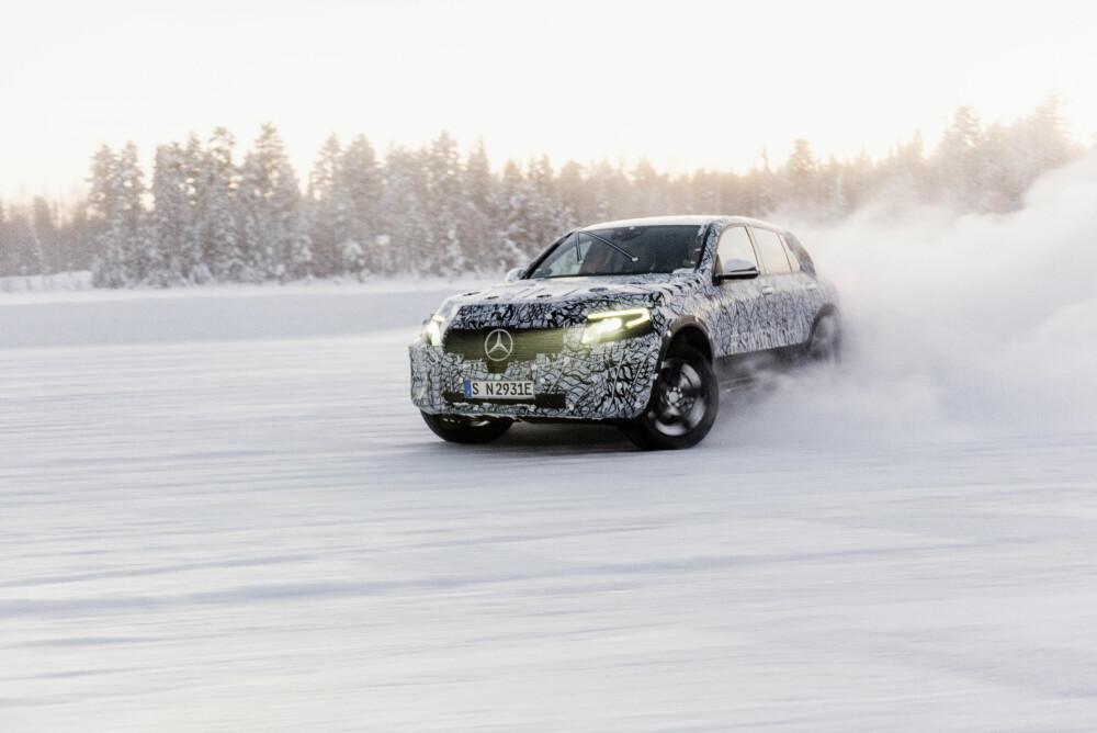 POPULÆR I NORGE: Mercedes-Benz EQC ser ut til å bli en norsk favoritt. Bertel O. Steen har allerede mottatt en rekke bestillinger på elbilen. Forventet leveringsdato er en gang i 2019. Bildet er tatt under en vintertesting i Nord-Sverige. POPULÆR I NORGE: Mercedes-Benz EQC ser ut til å bli en norsk favoritt. Bertel O. Steen har allerede mottatt en rekke bestillinger på elbilen. Forventet leveringsdato er en gang i 2019. Bildet er tatt under en vintertesting i Nord-Sverige.