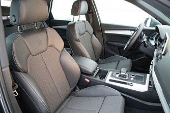 Q5: Audi har bygd kvalitetstungt interiør i alle merkets større modeller i mange år. Solid og funksjonelt. Q5: Audi har bygd kvalitetstungt interiør i alle merkets større modeller i mange år. Solid og funksjonelt.