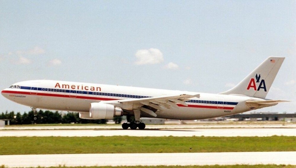 STYRTET: Denne Airbus A300-maskinen styrtet i et boligområde i New York etter å ha møtt turbulens i form av vingevirvler fra en Boeing 747-400. Bildet er tatt i 1989. STYRTET: Denne Airbus A300-maskinen styrtet i et boligområde i New York etter å ha møtt turbulens i form av vingevirvler fra en Boeing 747-400. Bildet er tatt i 1989.