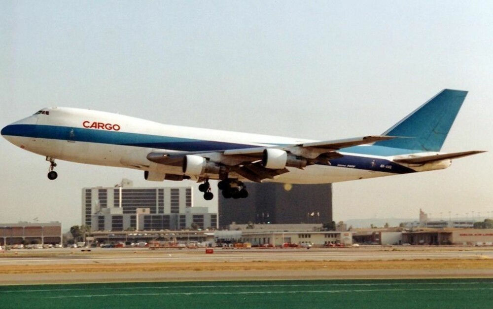 ULYKKESFLYET: Det var dette flyet, et Boeing 747F fra El Al som styrtet i en forstad av Amsterdam 4. oktober 1992. Her fotografert på flyplassen i Los Angeles. ULYKKESFLYET: Det var dette flyet, et Boeing 747F fra El Al som styrtet i en forstad av Amsterdam 4. oktober 1992. Her fotografert på flyplassen i Los Angeles.
