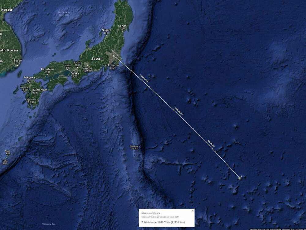 KNØTTLITEN GULLGRUVE: Øya Minami-Tori-shima tilhører Japan, og ligger drøyt 200 mil sørøst for Tokyo. Øya er så liten at den ikke synes på kartet før en zoomer kraftig inn. KNØTTLITEN GULLGRUVE: Øya Minami-Tori-shima tilhører Japan, og ligger drøyt 200 mil sørøst for Tokyo. Øya er så liten at den ikke synes på kartet før en zoomer kraftig inn.