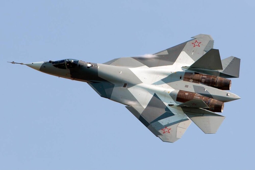 SU-57 PÅ VINGENE: En prototype av Su-57 demonstrerte noen av sine egenskaper under en flyoppvisning i 2011. SU-57 PÅ VINGENE: En prototype av Su-57 demonstrerte noen av sine egenskaper under en flyoppvisning i 2011.