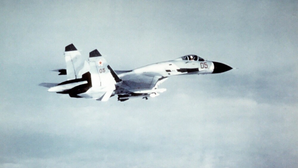 PÅ VEI UT: Sukhoi Su-57 skal erstatte Sukhoi Su-27 (bildet), som ble designet på 70-tallet og har vært i tjeneste siden 1985. SU-27 ble konstruert for å konkurrere med USAs F-14 Tomcat og F-15 Eagle. PÅ VEI UT: Sukhoi Su-57 skal erstatte Sukhoi Su-27 (bildet), som ble designet på 70-tallet og har vært i tjeneste siden 1985. SU-27 ble konstruert for å konkurrere med USAs F-14 Tomcat og F-15 Eagle.