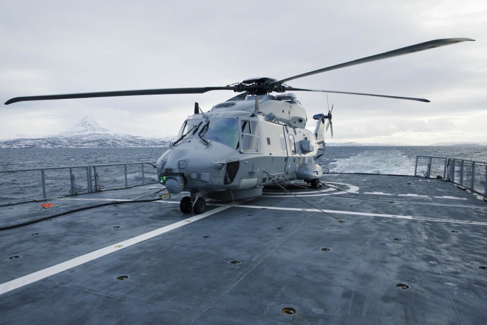 NH-90: Ved behov kan Maud ha to NH-90-helikoptre stasjonert om bord. NH-90: Ved behov kan Maud ha to NH-90-helikoptre stasjonert om bord.