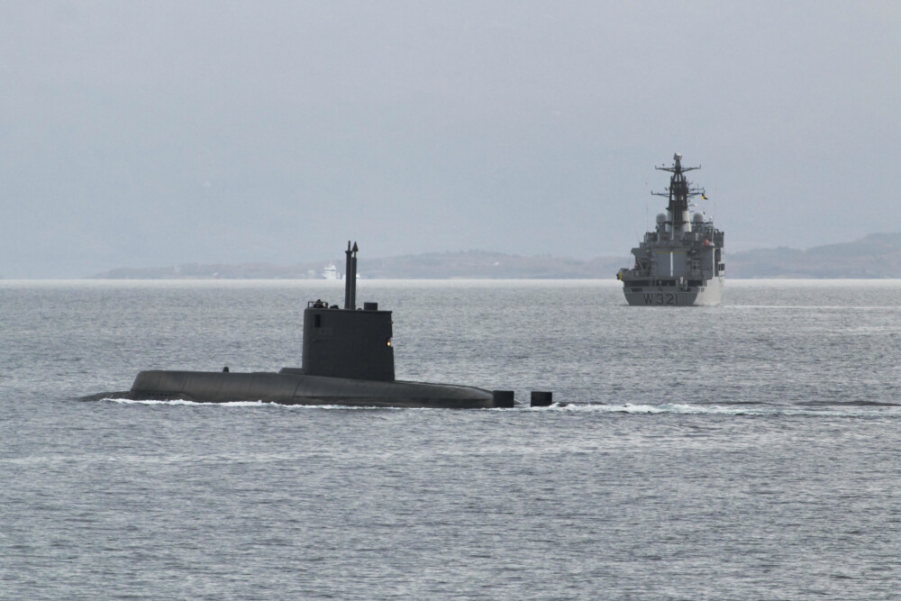 FREMTIDEN: Om noen år vil Marinens kampfartøyer bare være ubåter og fregatter. Ula-klassen (bildet) fases ut, og erstattes av nye ubåter fra 2025. FREMTIDEN: Om noen år vil Marinens kampfartøyer bare være ubåter og fregatter. Ula-klassen (bildet) fases ut, og erstattes av nye ubåter fra 2025.