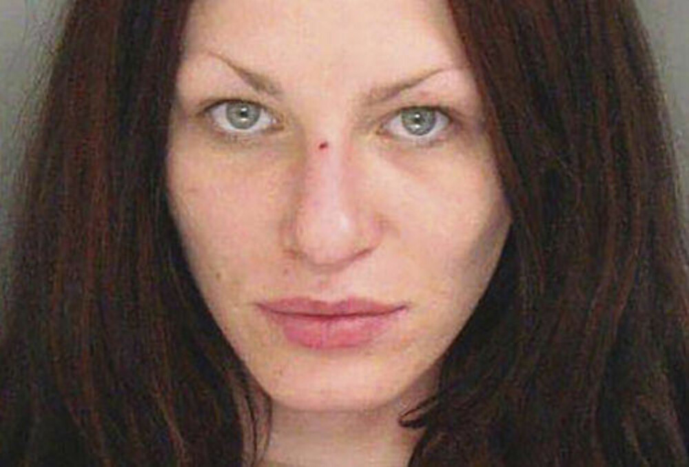 ARRESTERT: Alix Tichelman møtte Hayes gjennom en nettside som kobler "sukkerpappaer" med unge damer. Hayes skal ha betalt for sex med Tichelman. Her bildet etter hun ble arrestert i 2014. ARRESTERT: Alix Tichelman møtte Hayes gjennom en nettside som kobler "sukkerpappaer" med unge damer. Hayes skal ha betalt for sex med Tichelman. Her bildet etter hun ble arrestert i 2014.