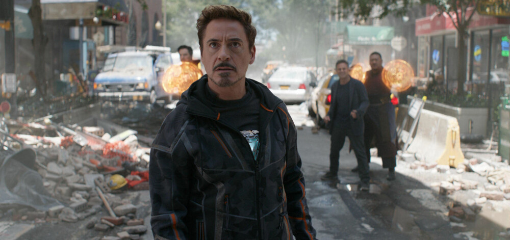 IRON MAN: Robert Downey Jr. er tilbake i rollen som Tony Stark og Iron Man i Avengers: Infinity War. Her med Doctor Strange (Benedict Cumberbatch), Bruce Banner (Mark Ruffalo) og Wong (Benedict Wong) i bakgrunnen. IRON MAN: Robert Downey Jr. er tilbake i rollen som Tony Stark og Iron Man i Avengers: Infinity War. Her med Doctor Strange (Benedict Cumberbatch), Bruce Banner (Mark Ruffalo) og Wong (Benedict Wong) i bakgrunnen.