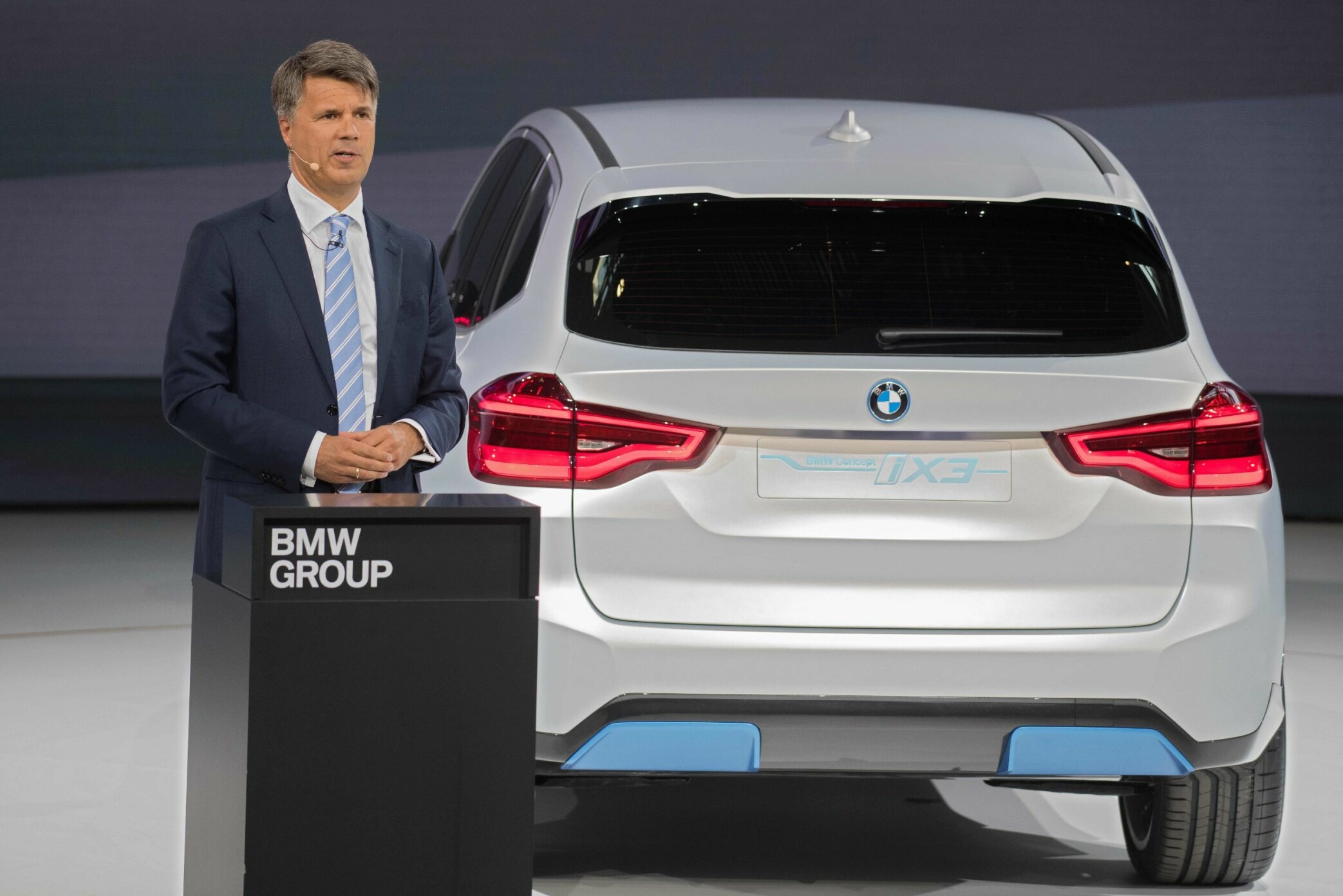 <b>VIST FRAM FOR FØRSTE GANG:</b> Omtrent slik skal BMWs første elektriske SUV, BMW iX3, se ut bakfra. Den ble vist fram første gang under bilmessen i Beijing 25. april 2018. <b>VIST FRAM FOR FØRSTE GANG:</b> Omtrent slik skal BMWs første elektriske SUV, BMW iX3, se ut bakfra. Den ble vist fram første gang under bilmessen i Beijing 25. april 2018.