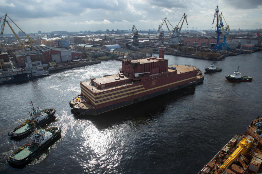 ATOMKRAFTVERK: Her seiler verdens første flytende atomkraftverk fra havna i St. Petersburg ATOMKRAFTVERK: Her seiler verdens første flytende atomkraftverk fra havna i St. Petersburg