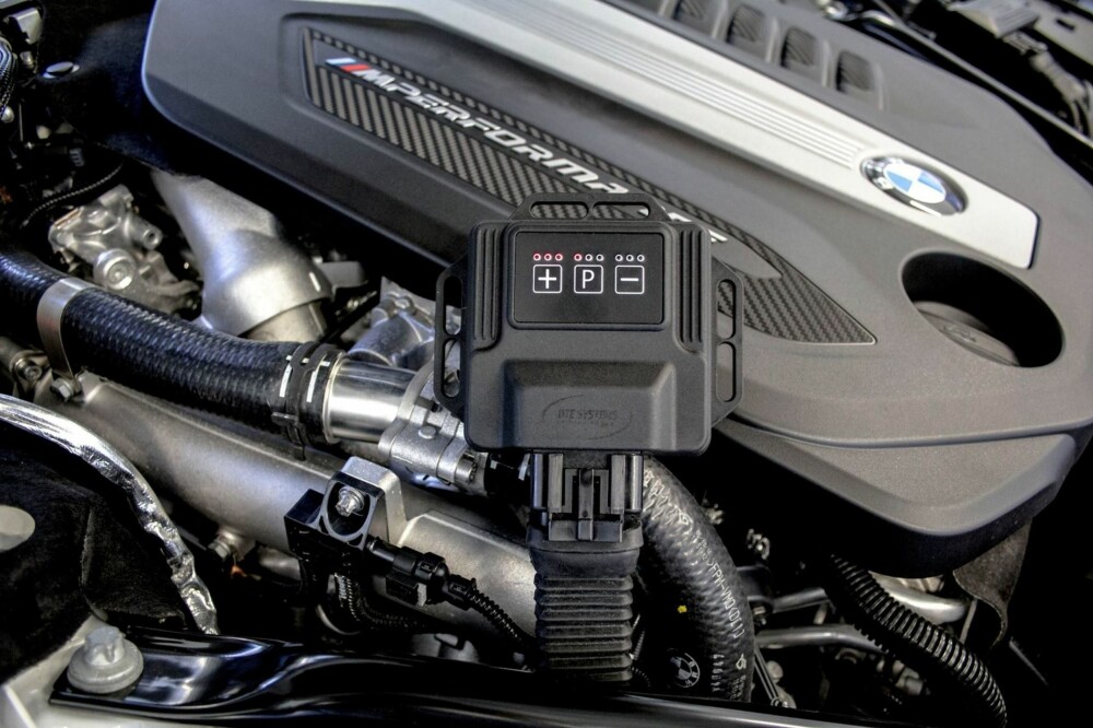 ØK EFFEKTEN MED 25 PROSENT: En liten boks er alt som skal til, for at du optimaliserer motoren på bilen din. Effekten kan øke med rundt 25 prosent på en turbomotor. Nå som effektavgiften er tatt bort fra det norske avgiftssystemet, slipper du dessuten å betale noe ekstra for å få løsningen godkjent i vognkortet. Illustrasjonfoto. ØK EFFEKTEN MED 25 PROSENT: En liten boks er alt som skal til, for at du optimaliserer motoren på bilen din. Effekten kan øke med rundt 25 prosent på en turbomotor. Nå som effektavgiften er tatt bort fra det norske avgiftssystemet, slipper du dessuten å betale noe ekstra for å få løsningen godkjent i vognkortet. Illustrasjonfoto.
