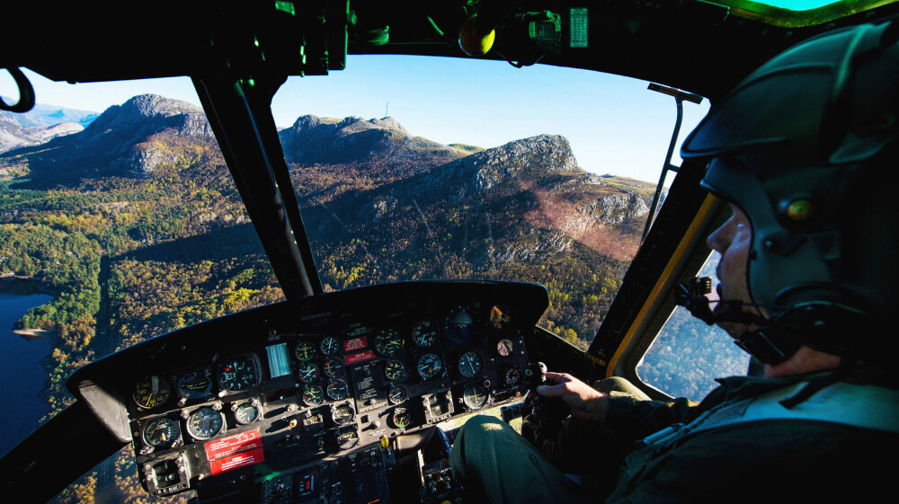 VIETNAM: UH-1 Huey hadde en viktig rolle med troppeinnsetting og ble etter hvert et symbol på den ti år lange Vietnamkrigen. VIETNAM: UH-1 Huey hadde en viktig rolle med troppeinnsetting og ble etter hvert et symbol på den ti år lange Vietnamkrigen.