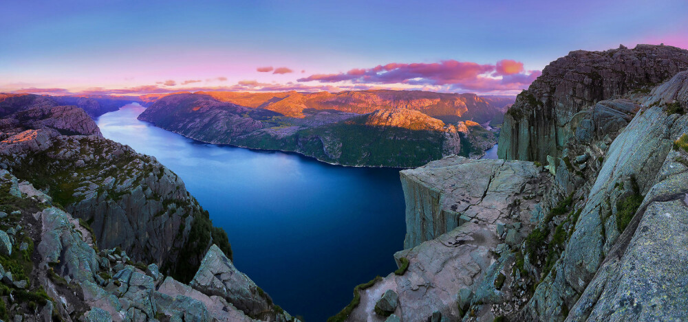 SJELDEN SYN: Med 270.000 besøkende hvert år, er det sjelden vare å få Preikestolen helt for seg selv. Om du er der ved soloppgang, kan du være heldig. SJELDEN SYN: Med 270.000 besøkende hvert år, er det sjelden vare å få Preikestolen helt for seg selv. Om du er der ved soloppgang, kan du være heldig.