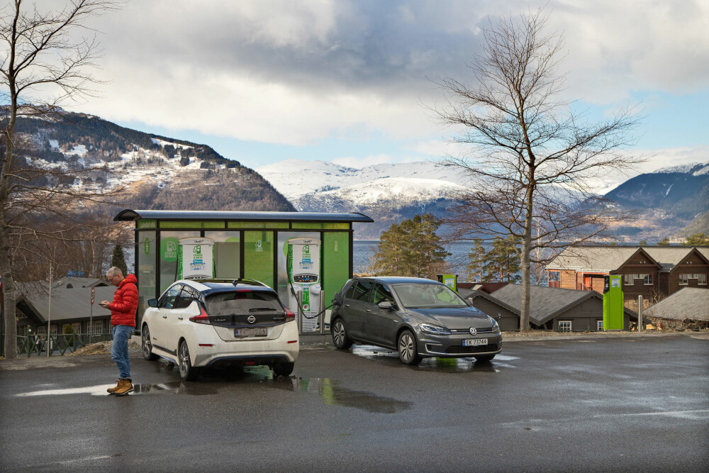 KINSARVIK: På etappen hit, over fjellet i uvær, brukte Leaf en god del mer strøm enn e-Golf. KINSARVIK: På etappen hit, over fjellet i uvær, brukte Leaf en god del mer strøm enn e-Golf.