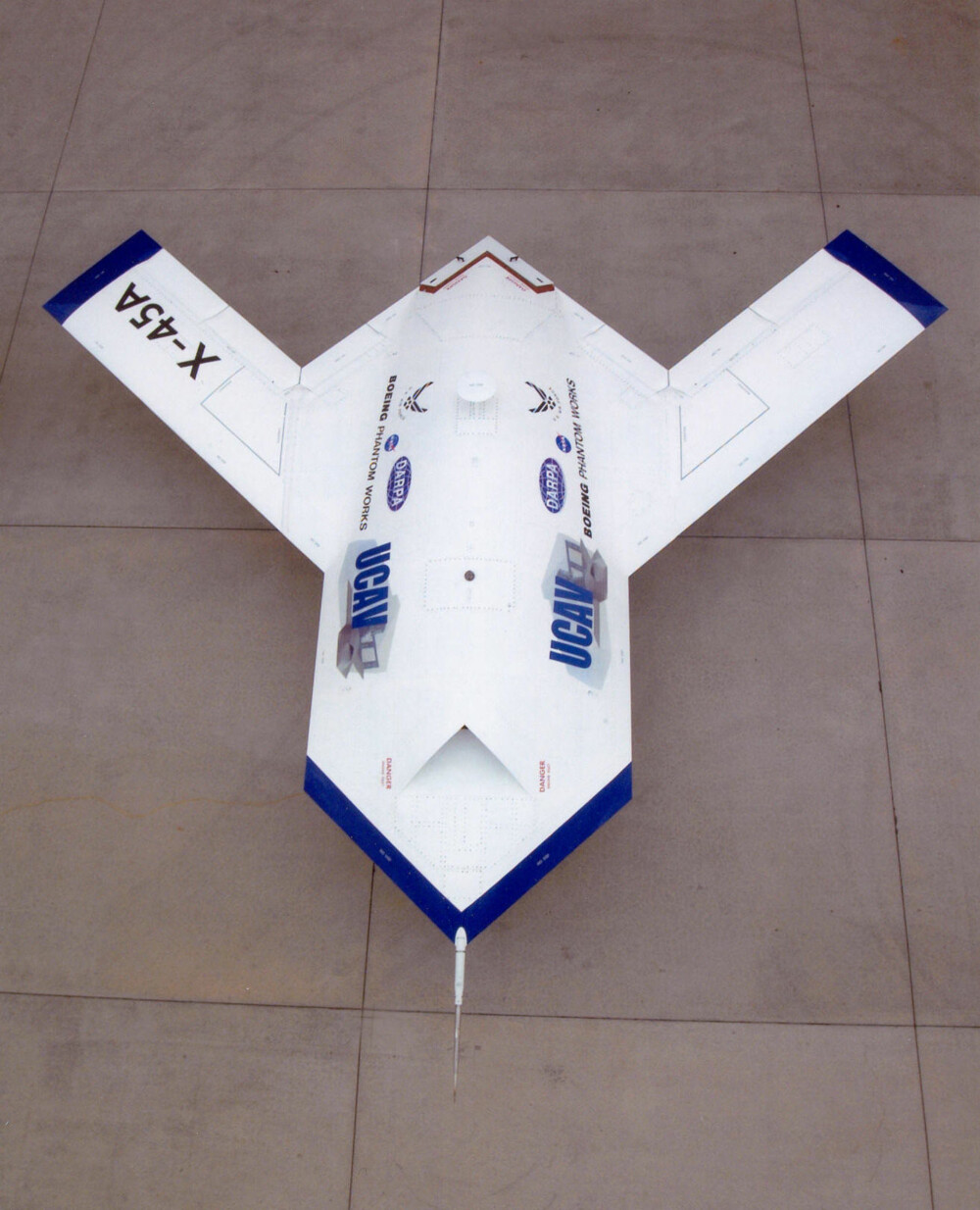 X-45: Teknologi og design fra Bird of Prey endte opp i droneprosjektet X-45 - et konsept som skulle demonstrere mulighetene for framtidige, ubemannende militære fly. X-45: Teknologi og design fra Bird of Prey endte opp i droneprosjektet X-45 - et konsept som skulle demonstrere mulighetene for framtidige, ubemannende militære fly.