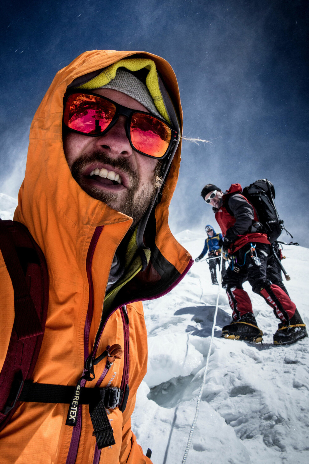PÅ JOBB MED HARRY: Petter jobbet som filmfotograf på Mount Everest for serien «Harry's Mountain Heroes». Her under en akklimatiseringstur på Mt. Lobuche. PÅ JOBB MED HARRY: Petter jobbet som filmfotograf på Mount Everest for serien «Harry's Mountain Heroes». Her under en akklimatiseringstur på Mt. Lobuche.