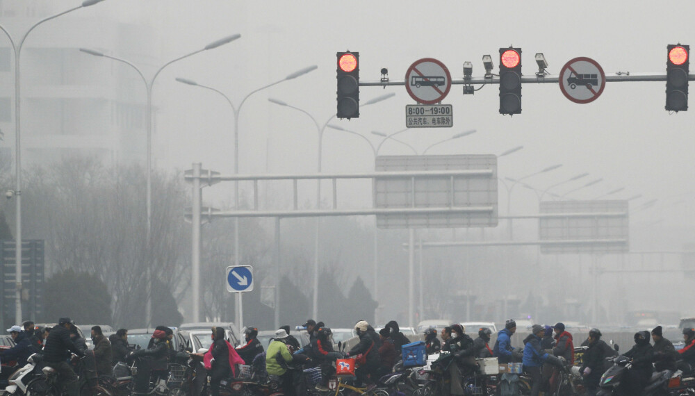 Beijing er en av byene som virkelig sliter med luftkvaliteten som følge av forbrenning av store mengder kull og kraftig økende trafikk. Beijing er en av byene som virkelig sliter med luftkvaliteten som følge av forbrenning av store mengder kull og kraftig økende trafikk.