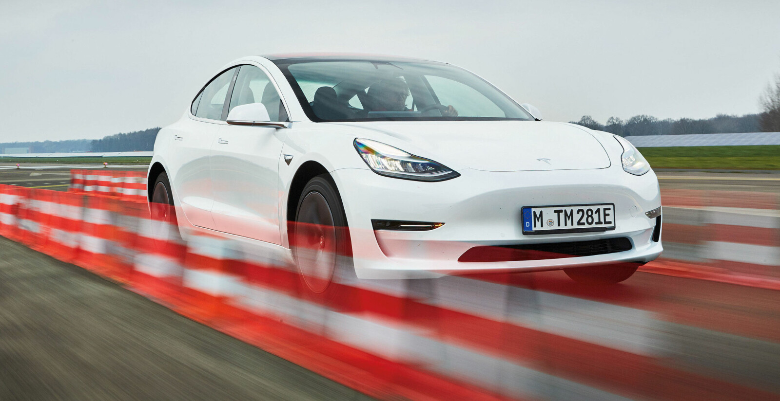 <b>EGEN STIL:</b> Lett å kjenne igjen som en Tesla. <b>EGEN STIL:</b> Lett å kjenne igjen som en Tesla.