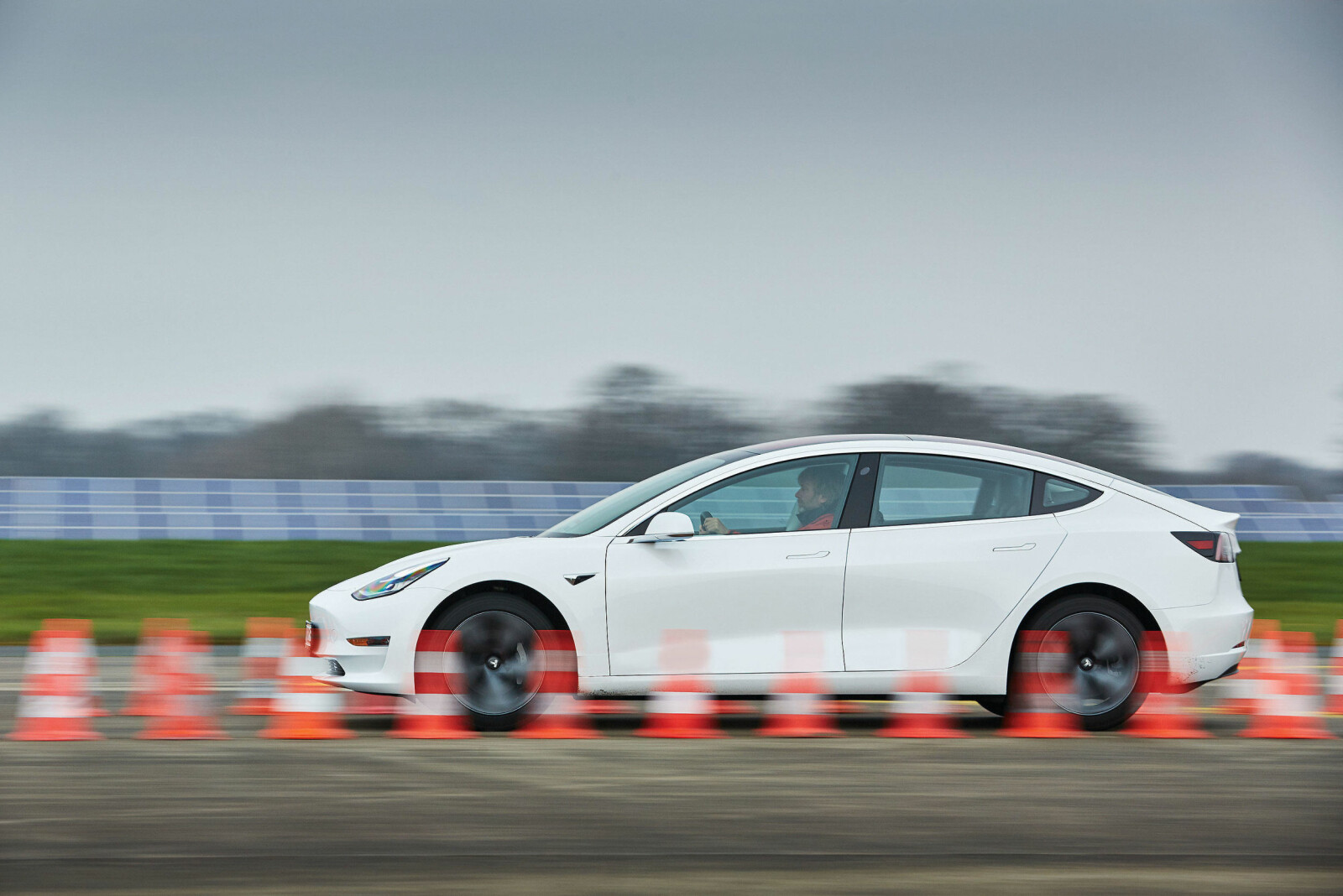 <b>IKKE BRA:</b> Bremselengde på 43,2 meter fra 100 km/t er for langt. <b>IKKE BRA:</b> Bremselengde på 43,2 meter fra 100 km/t er for langt.