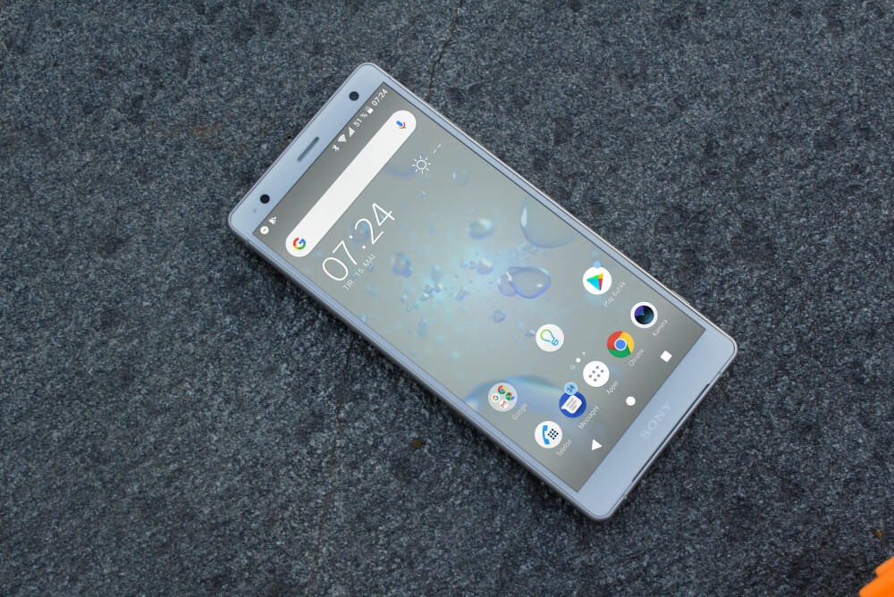 SONYS TOPPMOBIL: Den 5,7 tommer store skjermen på Sony Xperia XZ2 er god, og mobilen støtter HDR. Designet er blitt rundere - og glattere - enn på tidligere modeller. SONYS TOPPMOBIL: Den 5,7 tommer store skjermen på Sony Xperia XZ2 er god, og mobilen støtter HDR. Designet er blitt rundere - og glattere - enn på tidligere modeller.
