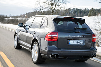 HEFTIG: Med 550 hk er Cayenne Turbo S fra 2009 heller ingen sinke. HEFTIG: Med 550 hk er Cayenne Turbo S fra 2009 heller ingen sinke.