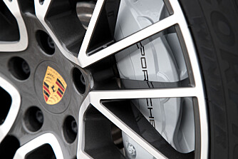 VIKTIG: Suverene bremser er en essensiell del av Porsche-opplevelsen. Nye Cayenne har så det holder. VIKTIG: Suverene bremser er en essensiell del av Porsche-opplevelsen. Nye Cayenne har så det holder.