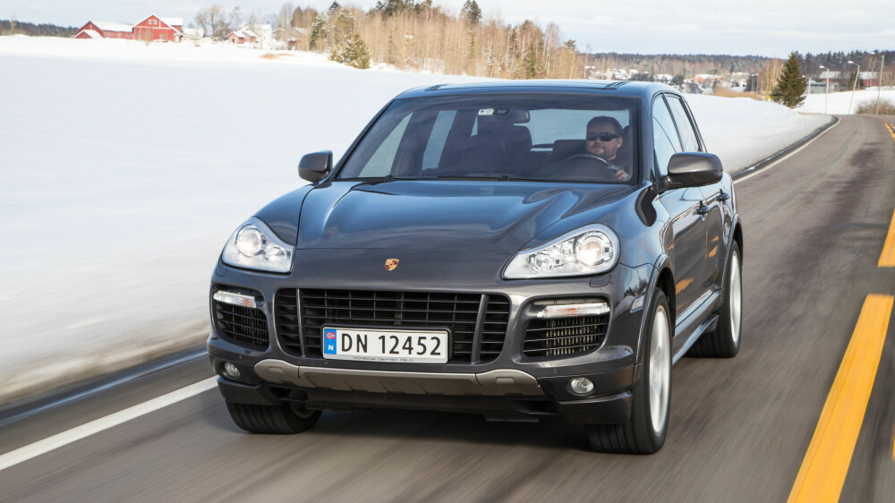 2007: Facelift av 1. generasjon. Først og fremst ny front, bedre aerodynamikk og kraftigere motorer. V8 på 4,8 liter. I 2009 kom også en turbodiesel. Viktige motorer: 3,6 VR6 med 290 hk, S med 385 hk, Turbo med 500 hk og Turbo S med 550 hk. V6 3,0 diesel med 240 hk 2007: Facelift av 1. generasjon. Først og fremst ny front, bedre aerodynamikk og kraftigere motorer. V8 på 4,8 liter. I 2009 kom også en turbodiesel. Viktige motorer: 3,6 VR6 med 290 hk, S med 385 hk, Turbo med 500 hk og Turbo S med 550 hk. V6 3,0 diesel med 240 hk