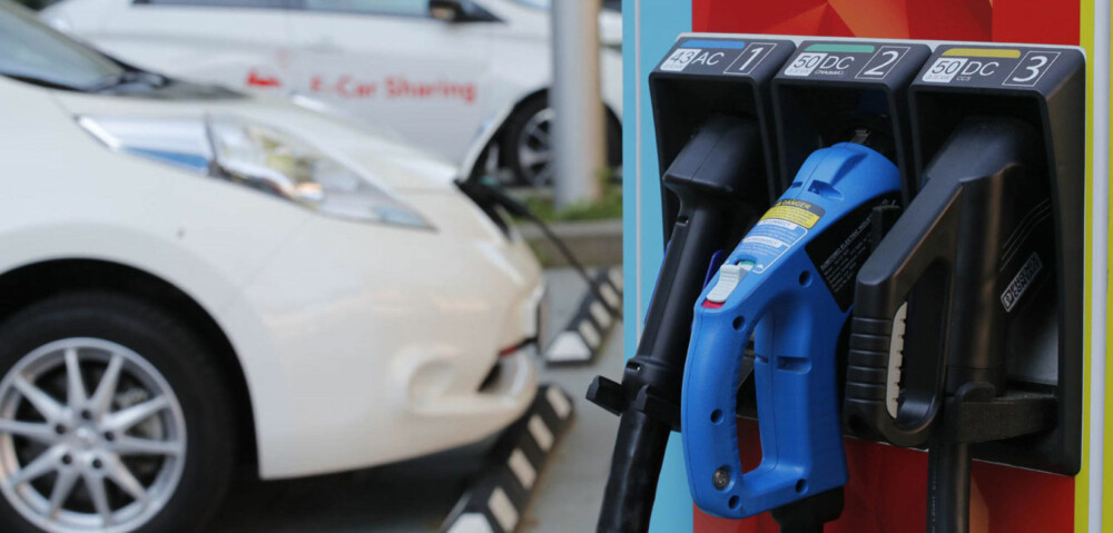 KUN EL FRA 2025? Norske politikere vil at vi bare skal kjøpe nullutslippsbiler fra 2025. Det betyr at både diesel- og bensinbiler må fases ut innen da. KUN EL FRA 2025? Norske politikere vil at vi bare skal kjøpe nullutslippsbiler fra 2025. Det betyr at både diesel- og bensinbiler må fases ut innen da.